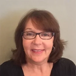 A headshot photo of Bonnie, a hygienist at Evolve Dental